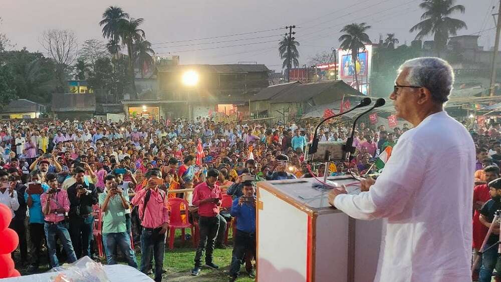 ‘কুমির তাড়াতে গিয়ে হাঙর আনবেন না’, উত্তরবঙ্গে বিজেপি-কে আক্রমণ মানিকের